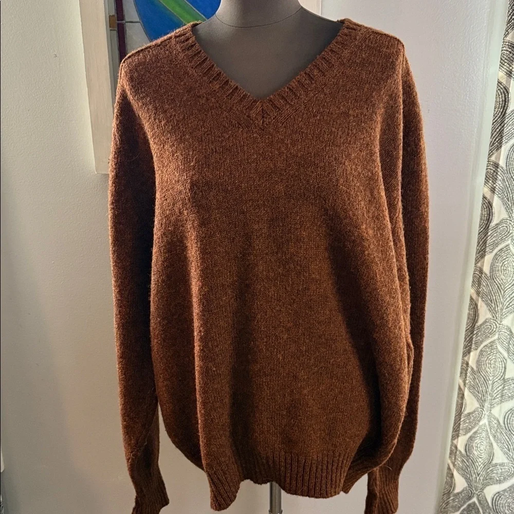 Lands’ End 100% Lambswool V Neck Sweater SZ Large